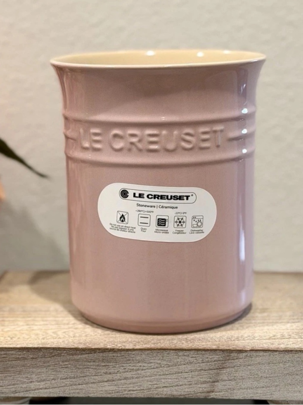 Le Creuset Stoneware Utensil Crock
Holder 1L / 1.8 Qt - Chiffon Pink - Rare